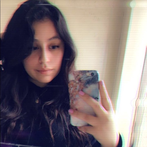 Meet your Posher, Alondra - Picture 1 of 1